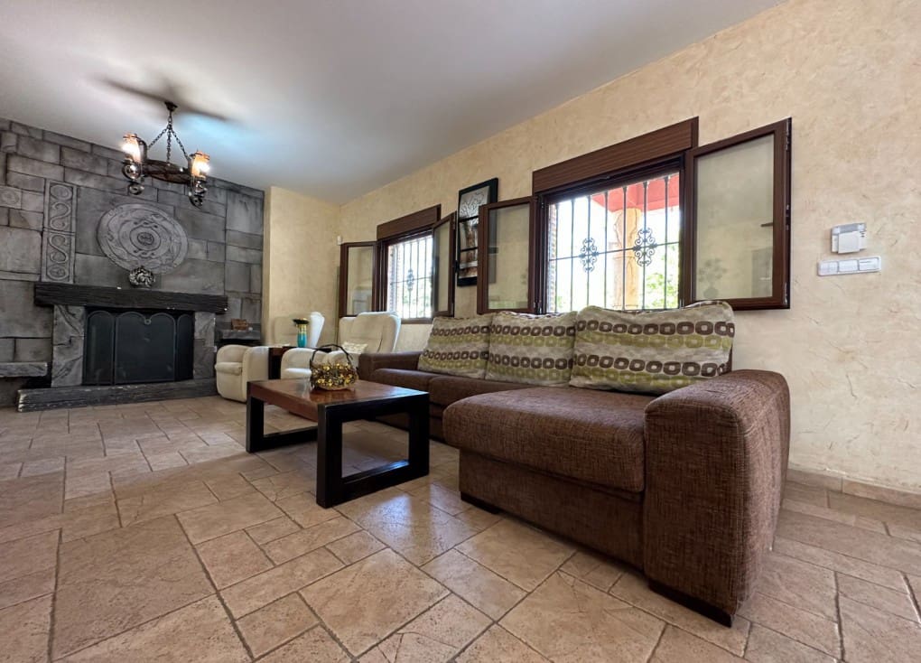 4 soveværelse Finca/Landehus til salg i Ojos med swimmingpool garage - € 430.000 (Ref: 7708229)