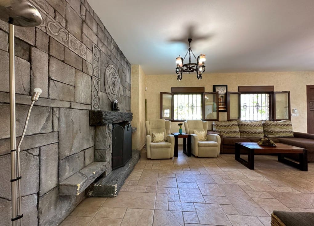 4 soveværelse Finca/Landehus til salg i Ojos med swimmingpool garage - € 430.000 (Ref: 7708229)