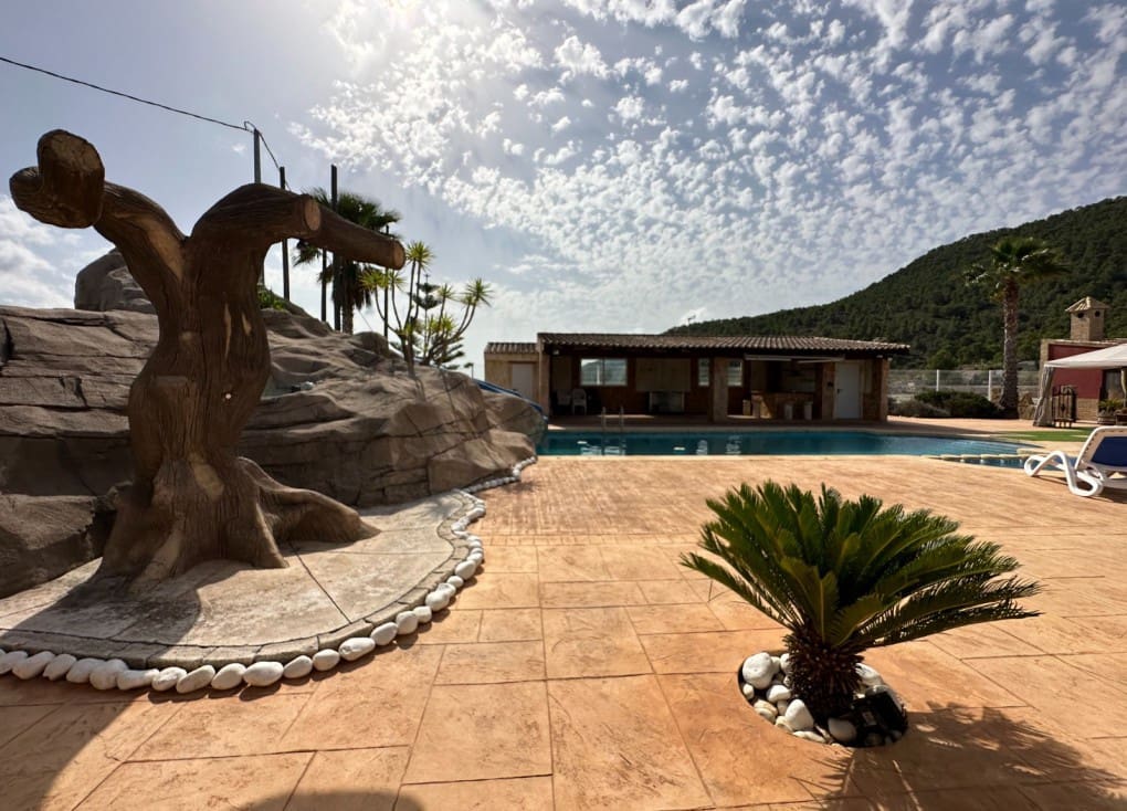 4 soveværelse Finca/Landehus til salg i Ojos med swimmingpool garage - € 430.000 (Ref: 7708229)