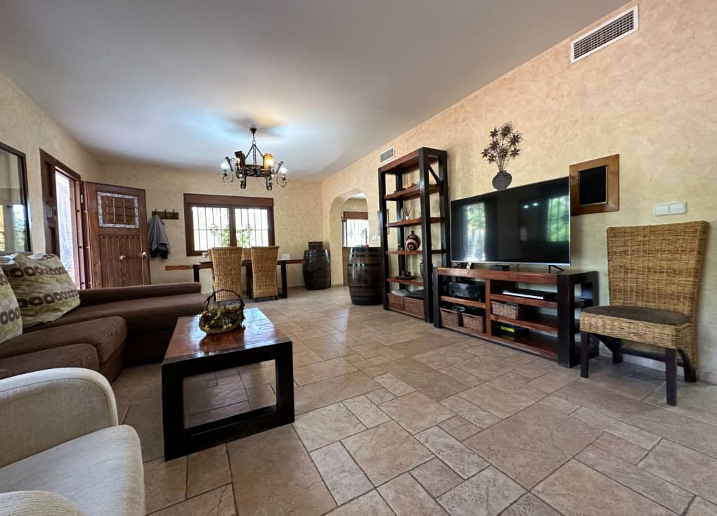 4 soveværelse Finca/Landehus til salg i Ojos med swimmingpool garage - € 430.000 (Ref: 7708229)