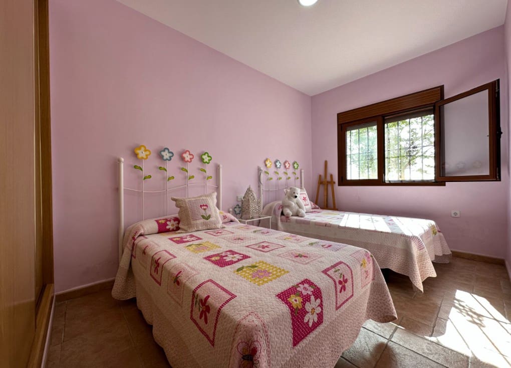 4 soveværelse Finca/Landehus til salg i Ojos med swimmingpool garage - € 430.000 (Ref: 7708229)