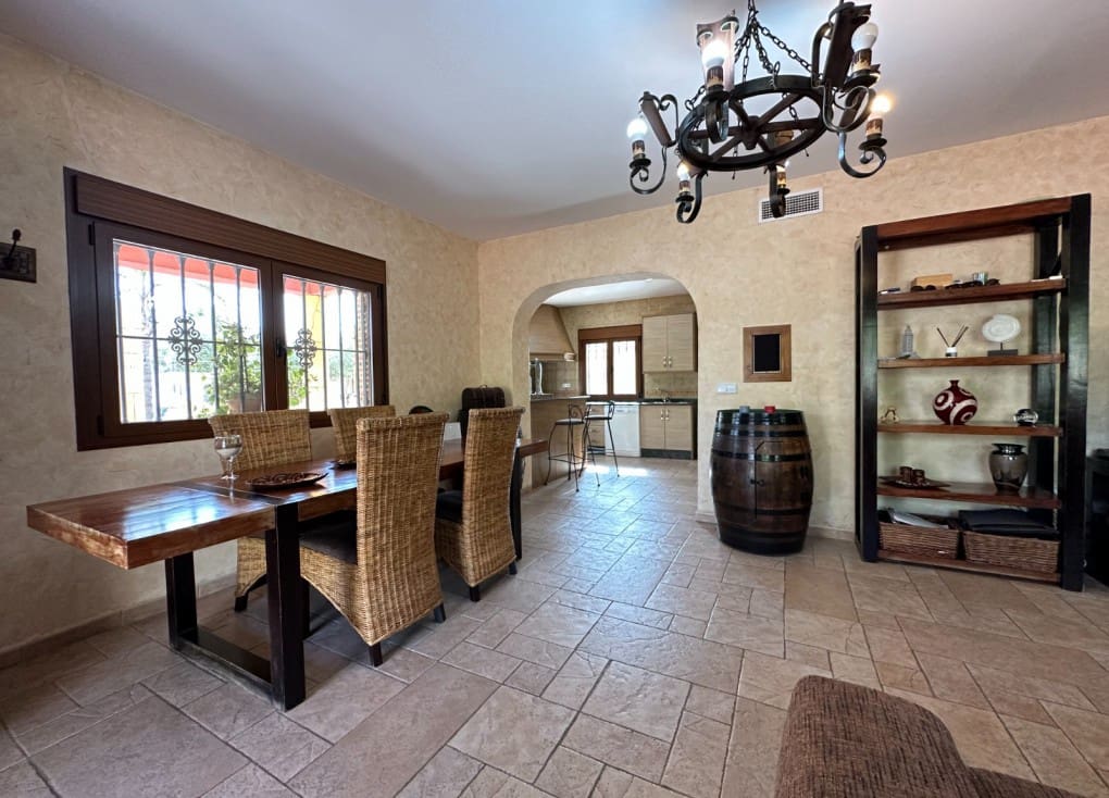 4 soveværelse Finca/Landehus til salg i Ojos med swimmingpool garage - € 430.000 (Ref: 7708229)