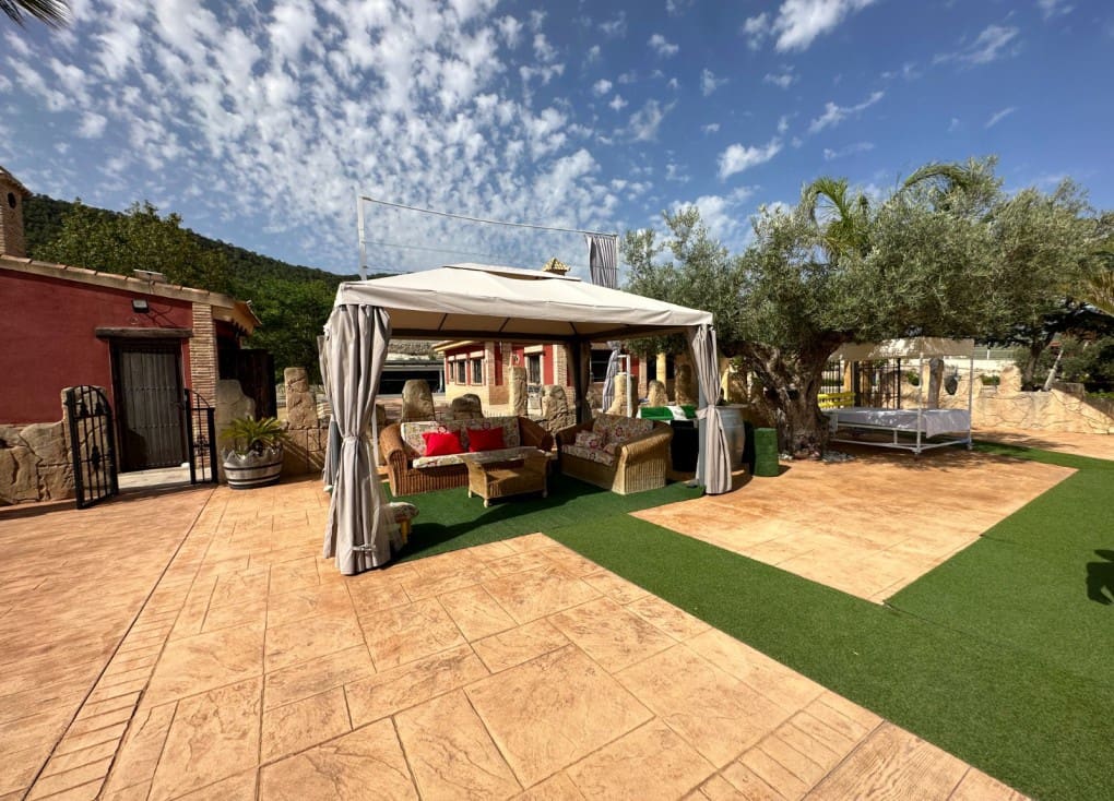 4 soveværelse Finca/Landehus til salg i Ojos med swimmingpool garage - € 430.000 (Ref: 7708229)