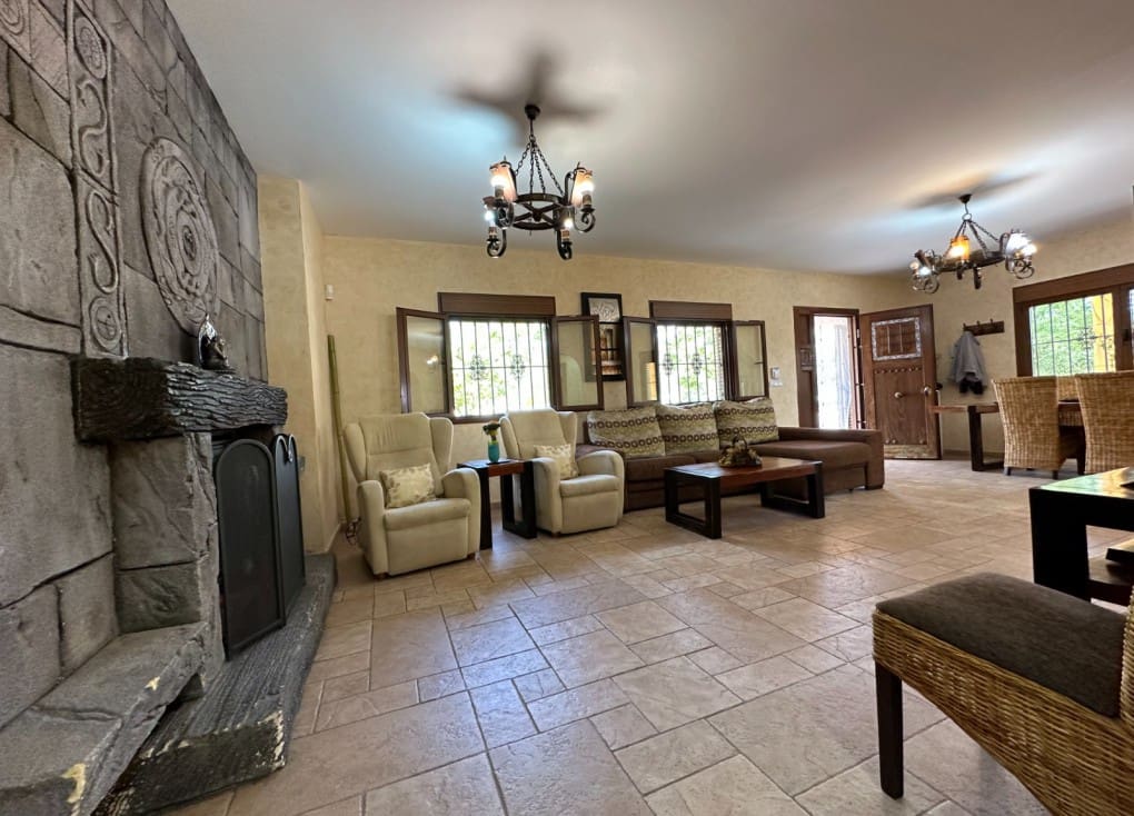 4 soveværelse Finca/Landehus til salg i Ojos med swimmingpool garage - € 430.000 (Ref: 7708229)