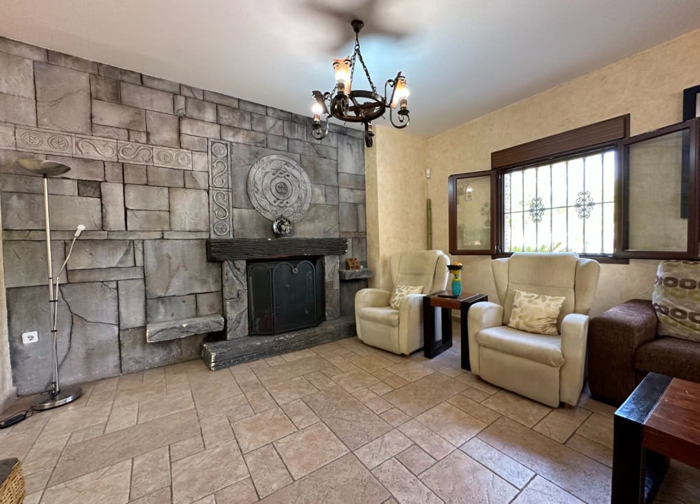 4 soveværelse Finca/Landehus til salg i Ojos med swimmingpool garage - € 430.000 (Ref: 7708229)