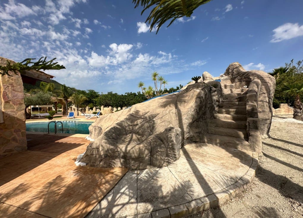 4 soveværelse Finca/Landehus til salg i Ojos med swimmingpool garage - € 430.000 (Ref: 7708229)