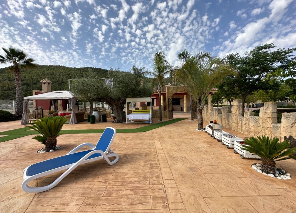 4 soveværelse Finca/Landehus til salg i Ojos med swimmingpool garage - € 430.000 (Ref: 7708229)