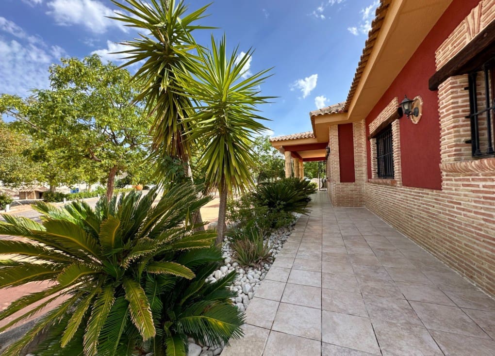 4 soveværelse Finca/Landehus til salg i Ojos med swimmingpool garage - € 430.000 (Ref: 7708229)