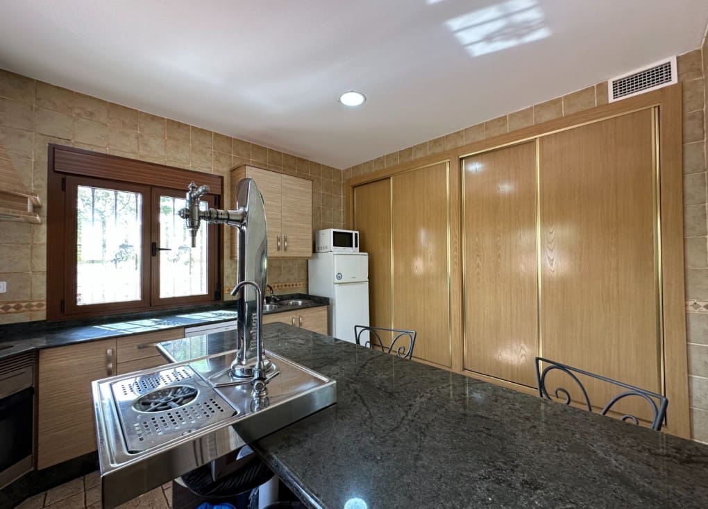 4 soveværelse Finca/Landehus til salg i Ojos med swimmingpool garage - € 430.000 (Ref: 7708229)