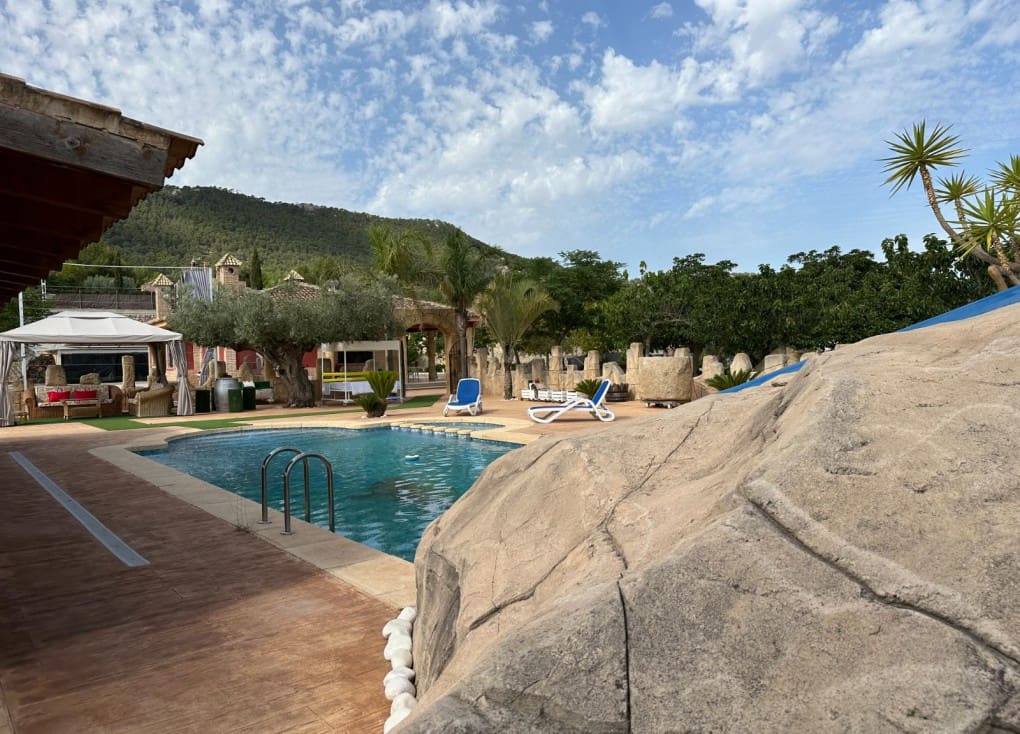 4 soveværelse Finca/Landehus til salg i Ojos med swimmingpool garage - € 430.000 (Ref: 7708229)