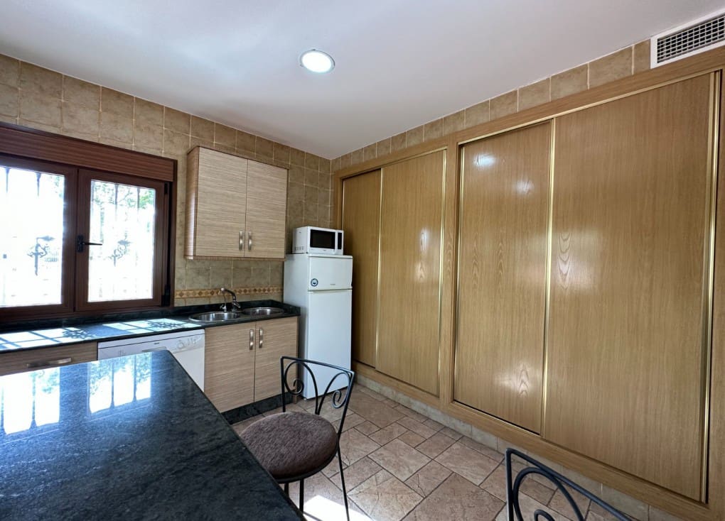 4 soveværelse Finca/Landehus til salg i Ojos med swimmingpool garage - € 430.000 (Ref: 7708229)