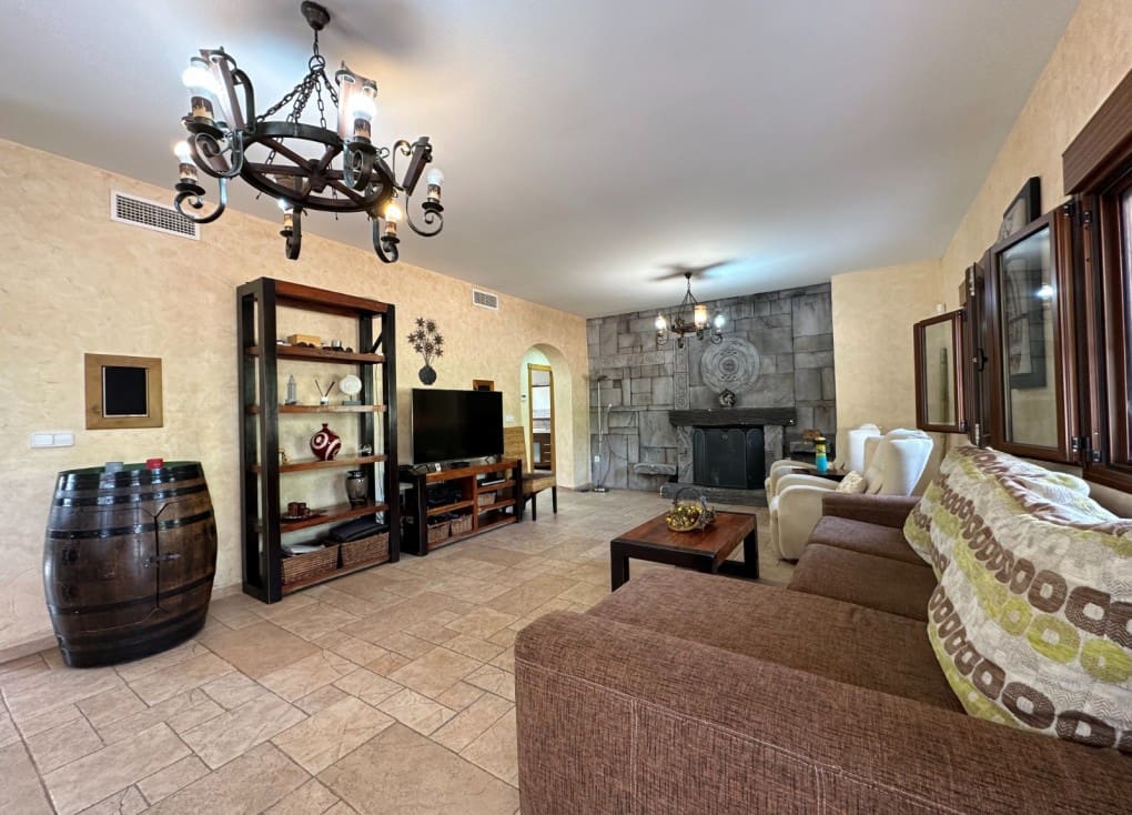 4 soveværelse Finca/Landehus til salg i Ojos med swimmingpool garage - € 430.000 (Ref: 7708229)