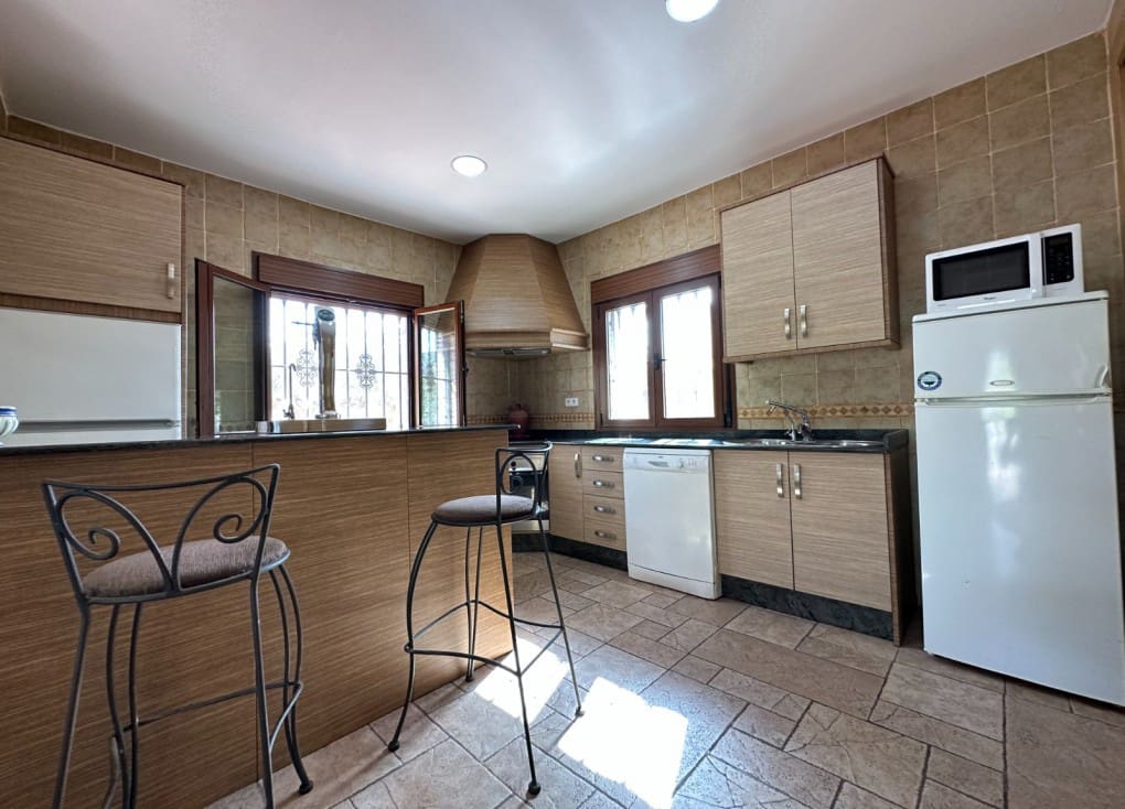 4 soveværelse Finca/Landehus til salg i Ojos med swimmingpool garage - € 430.000 (Ref: 7708229)