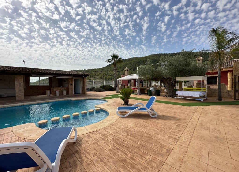 4 soveværelse Finca/Landehus til salg i Ojos med swimmingpool garage - € 430.000 (Ref: 7708229)