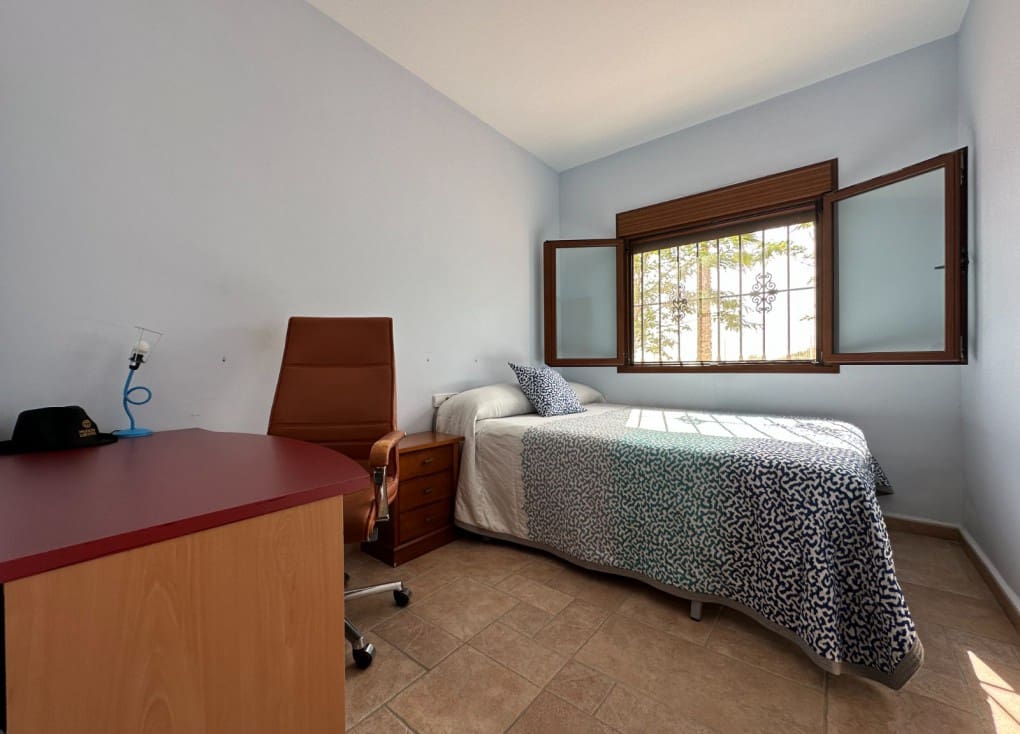 4 soveværelse Finca/Landehus til salg i Ojos med swimmingpool garage - € 430.000 (Ref: 7708229)