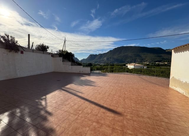 4 bedroom Villa for sale in Blanca with garage - € 109,000 (Ref: 8609154)