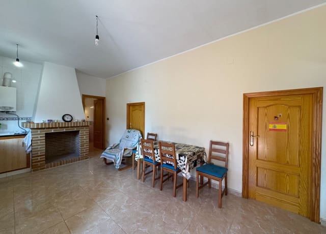 4 bedroom Villa for sale in Blanca with garage - € 109,000 (Ref: 8609154)