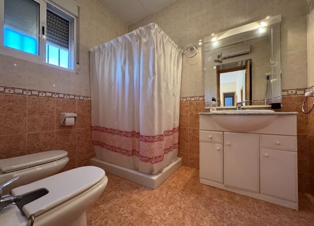 4 bedroom Villa for sale in Blanca with garage - € 109,000 (Ref: 8609154)