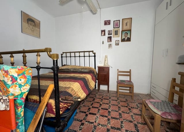 4 bedroom Finca/Country House for sale in Blanca with garage - € 125,000 (Ref: 8954975)