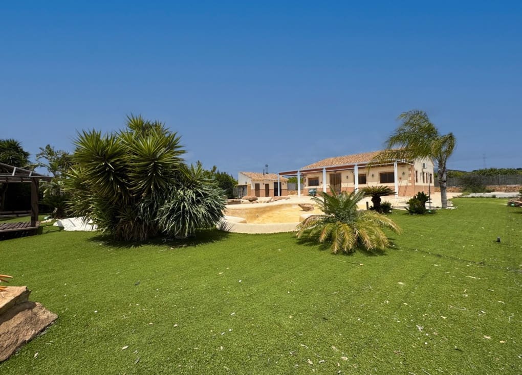 4 soveværelse Finca/Landehus til salg i Molina de Segura med swimmingpool garage - € 430.000 (Ref: 8956209)