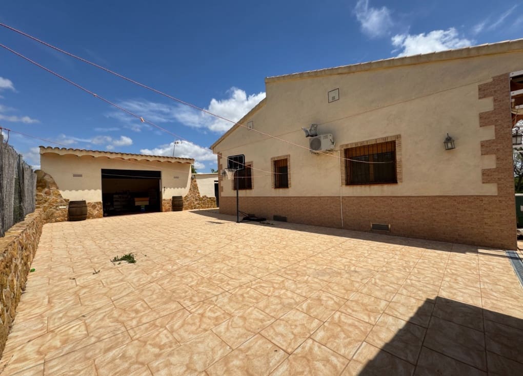 4 soveværelse Finca/Landehus til salg i Molina de Segura med swimmingpool garage - € 430.000 (Ref: 8956209)