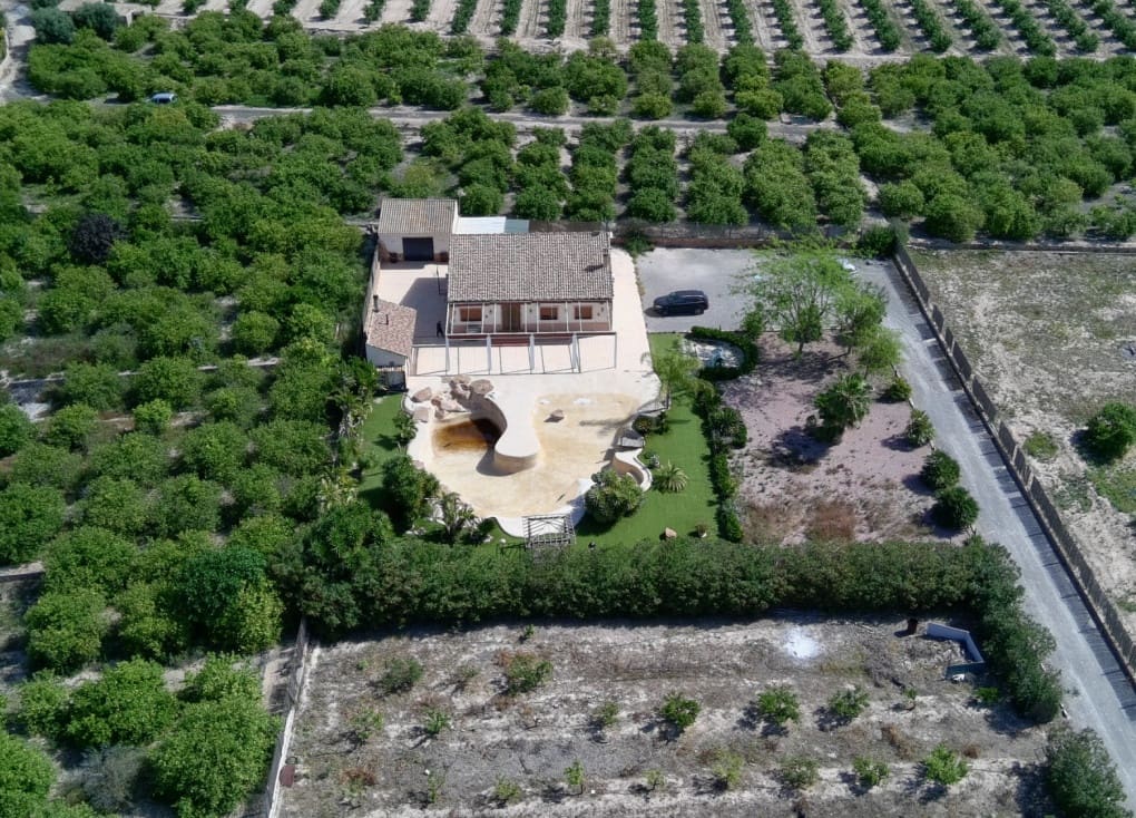 4 soveværelse Finca/Landehus til salg i Molina de Segura med swimmingpool garage - € 430.000 (Ref: 8956209)