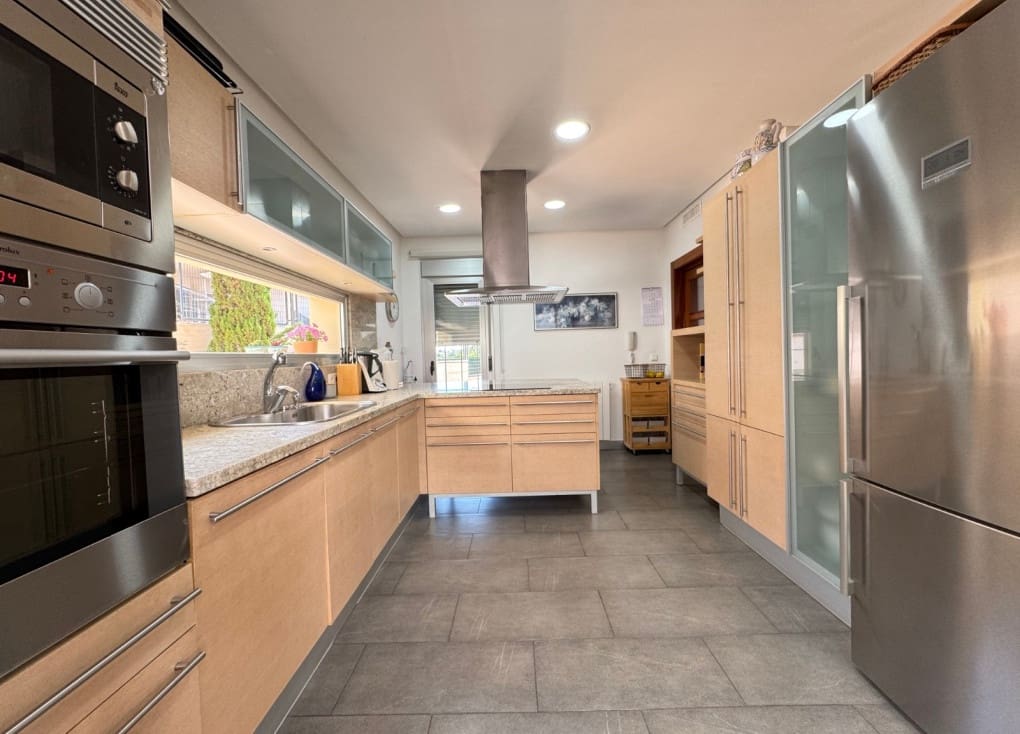 6 soveværelse Villa til salg i Murcia by med swimmingpool garage - € 560.000 (Ref: 9047126)