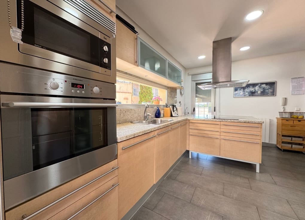 6 soveværelse Villa til salg i Murcia by med swimmingpool garage - € 560.000 (Ref: 9047126)