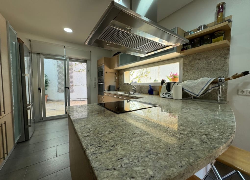 6 soveværelse Villa til salg i Murcia by med swimmingpool garage - € 560.000 (Ref: 9047126)