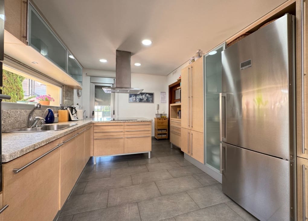 6 soveværelse Villa til salg i Murcia by med swimmingpool garage - € 560.000 (Ref: 9047126)