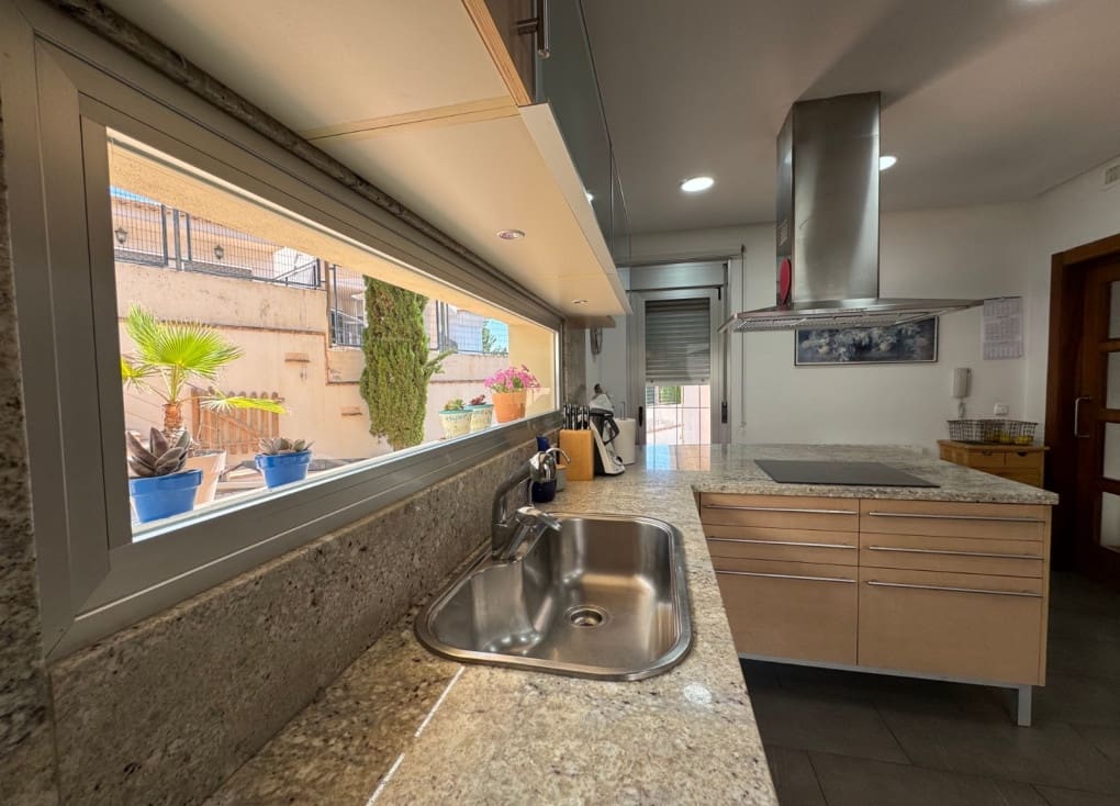 6 soveværelse Villa til salg i Murcia by med swimmingpool garage - € 560.000 (Ref: 9047126)