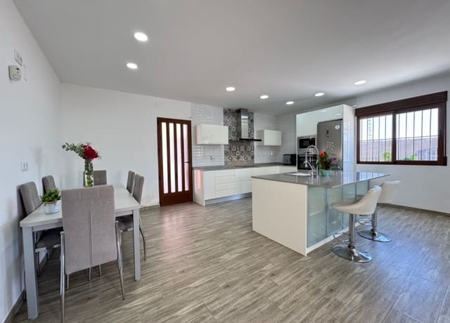 3 soveværelse Finca/Landehus til salg i Archena med swimmingpool - € 318.000 (Ref: 9051836)