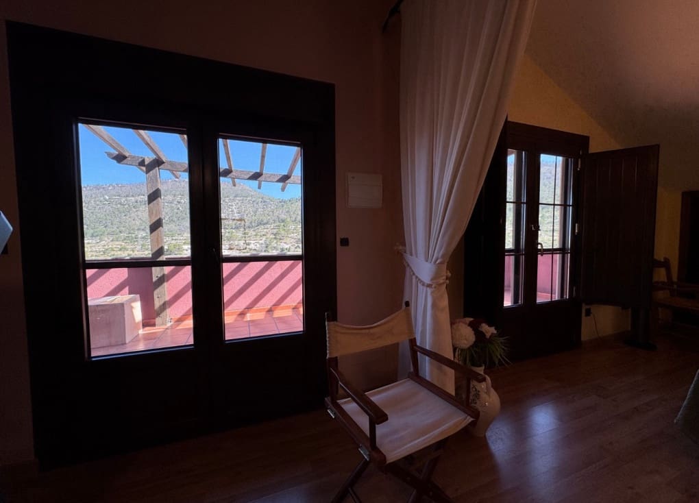 4 soveværelse Finca/Landehus til salg i Ojos med swimmingpool garage - € 636.300 (Ref: 9084813)