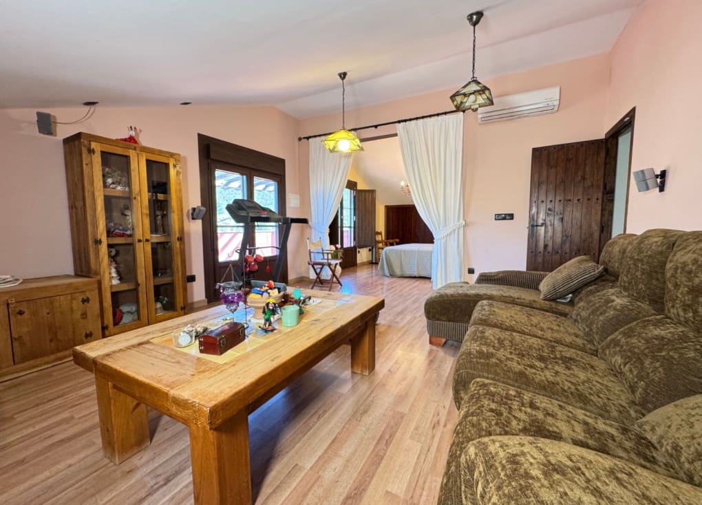 4 soveværelse Finca/Landehus til salg i Ojos med swimmingpool garage - € 636.300 (Ref: 9084813)