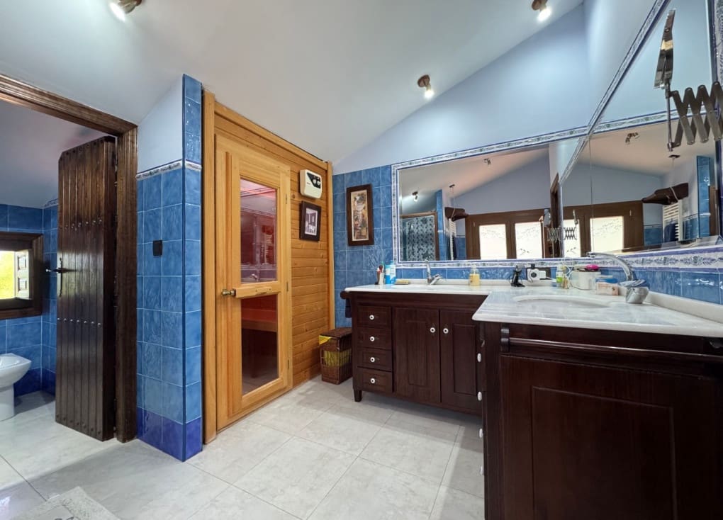 4 soveværelse Finca/Landehus til salg i Ojos med swimmingpool garage - € 636.300 (Ref: 9084813)