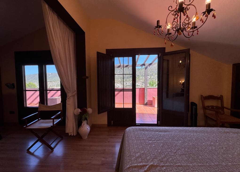 4 soveværelse Finca/Landehus til salg i Ojos med swimmingpool garage - € 636.300 (Ref: 9084813)