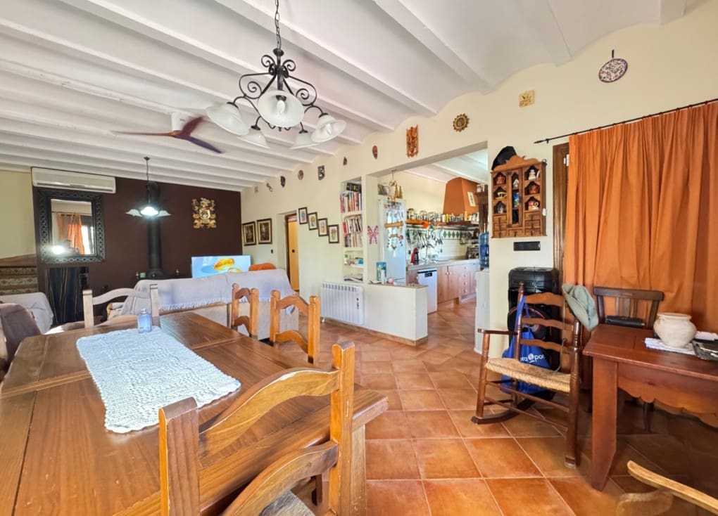 4 soveværelse Finca/Landehus til salg i Ojos med swimmingpool garage - € 636.300 (Ref: 9084813)