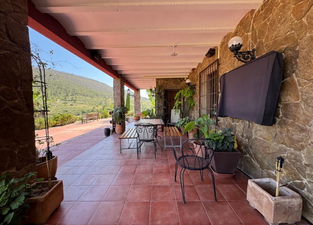 4 soveværelse Finca/Landehus til salg i Ojos med swimmingpool garage - € 636.300 (Ref: 9084813)