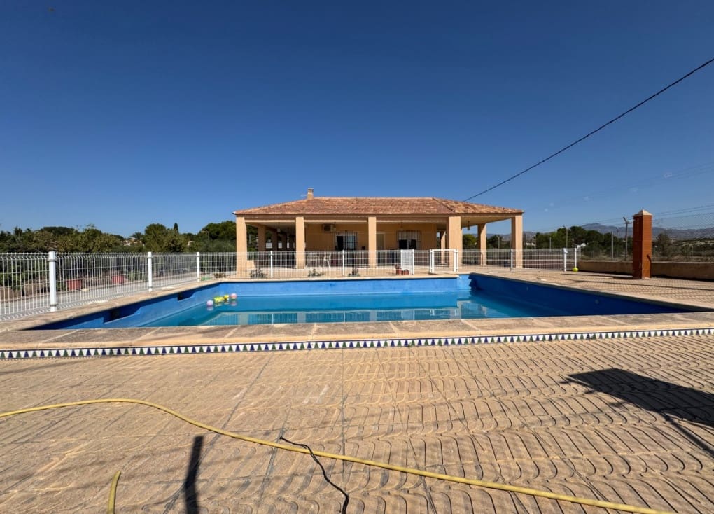 4 soveværelse Villa til salg i Molina de Segura med swimmingpool - € 256.000 (Ref: 9105264)