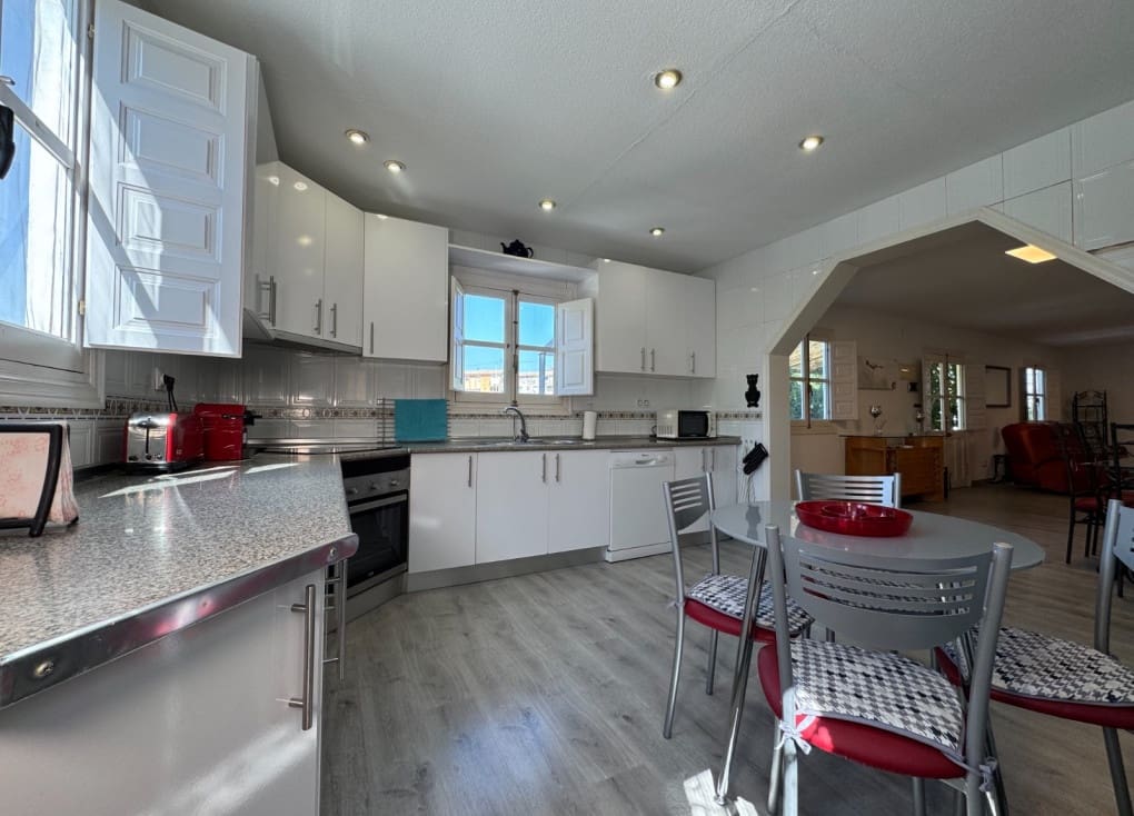 8 soveværelse Villa til salg i Blanca med swimmingpool garage - € 599.000 (Ref: 9148025)