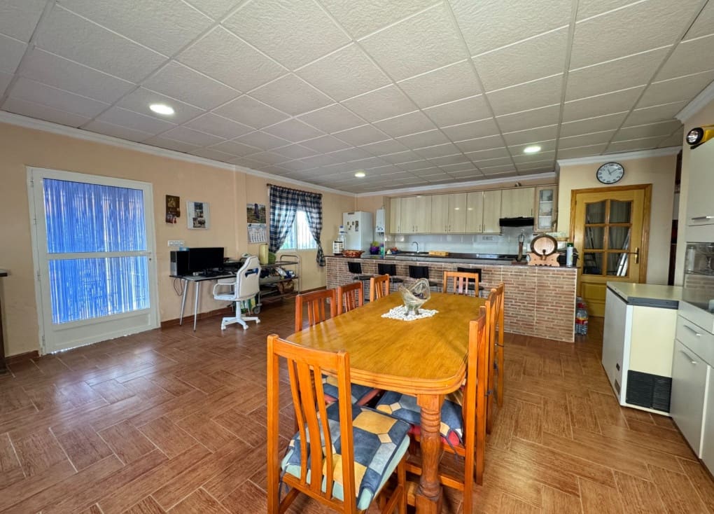 3 soveværelse Finca/Landehus til salg i Cieza med swimmingpool garage - € 219.000 (Ref: 9199868)