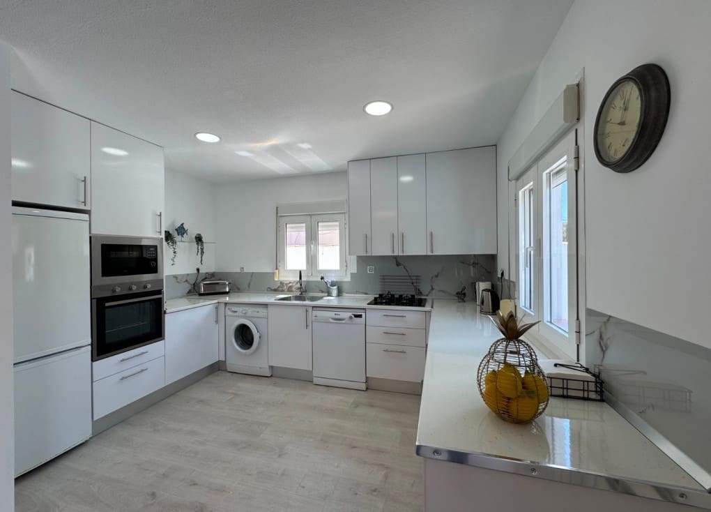 3 bedroom Villa for sale in Blanca with pool garage - € 224,000 (Ref: 9363543)