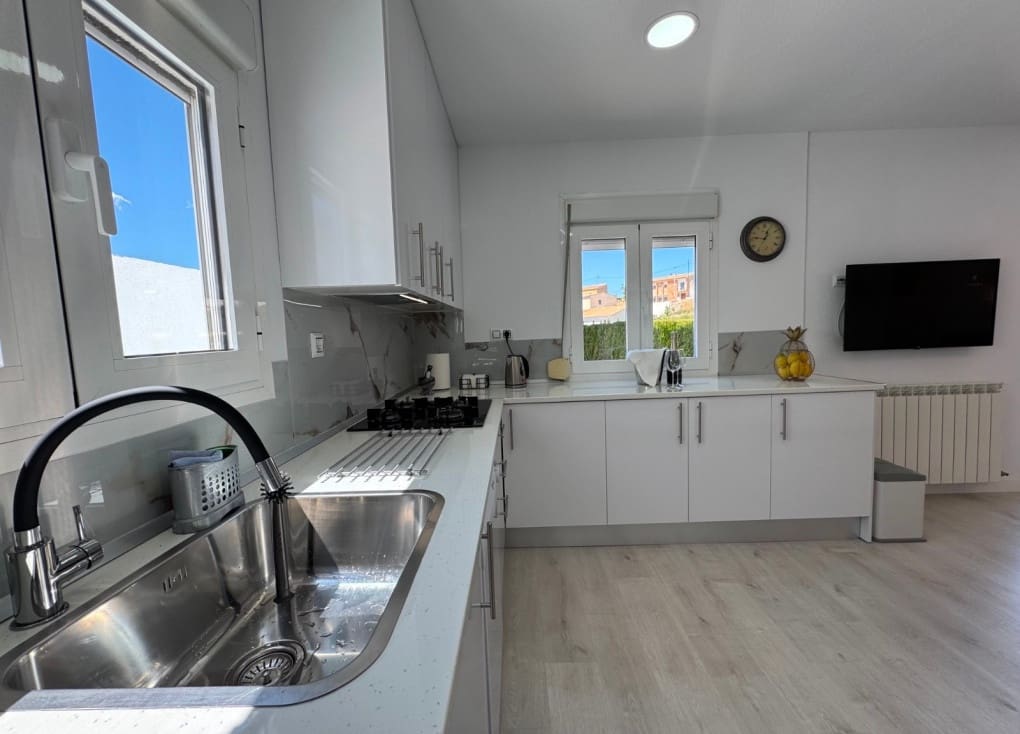 3 bedroom Villa for sale in Blanca with pool garage - € 224,000 (Ref: 9363543)