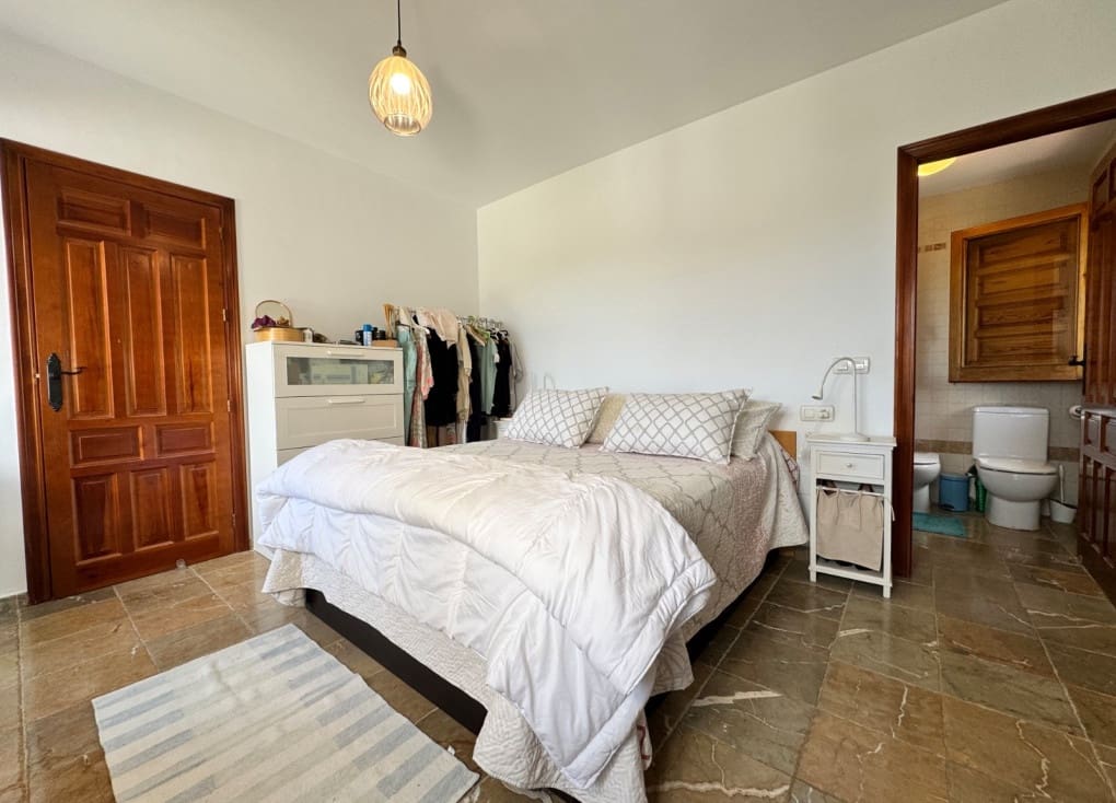 3 sypialnia Finka/Dom wiejski na sprzedaż w Ojos z garażem - 360 000 € (Ref: 9400210)