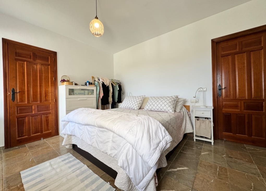 3 sypialnia Finka/Dom wiejski na sprzedaż w Ojos z garażem - 360 000 € (Ref: 9400210)