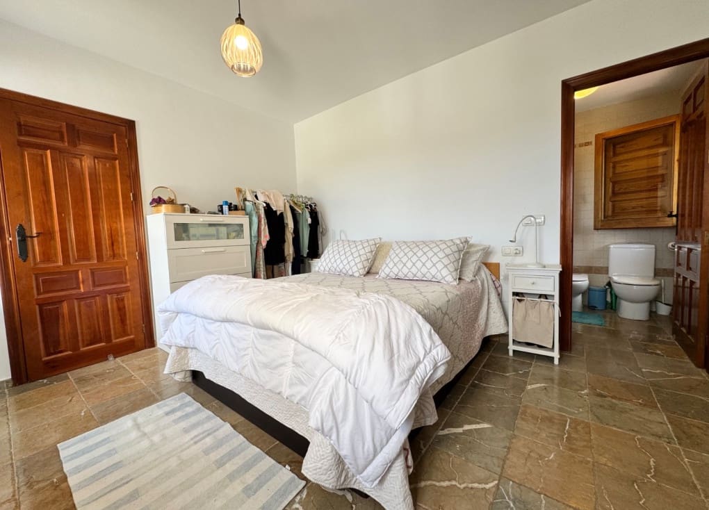 3 sypialnia Finka/Dom wiejski na sprzedaż w Ojos z garażem - 360 000 € (Ref: 9400210)