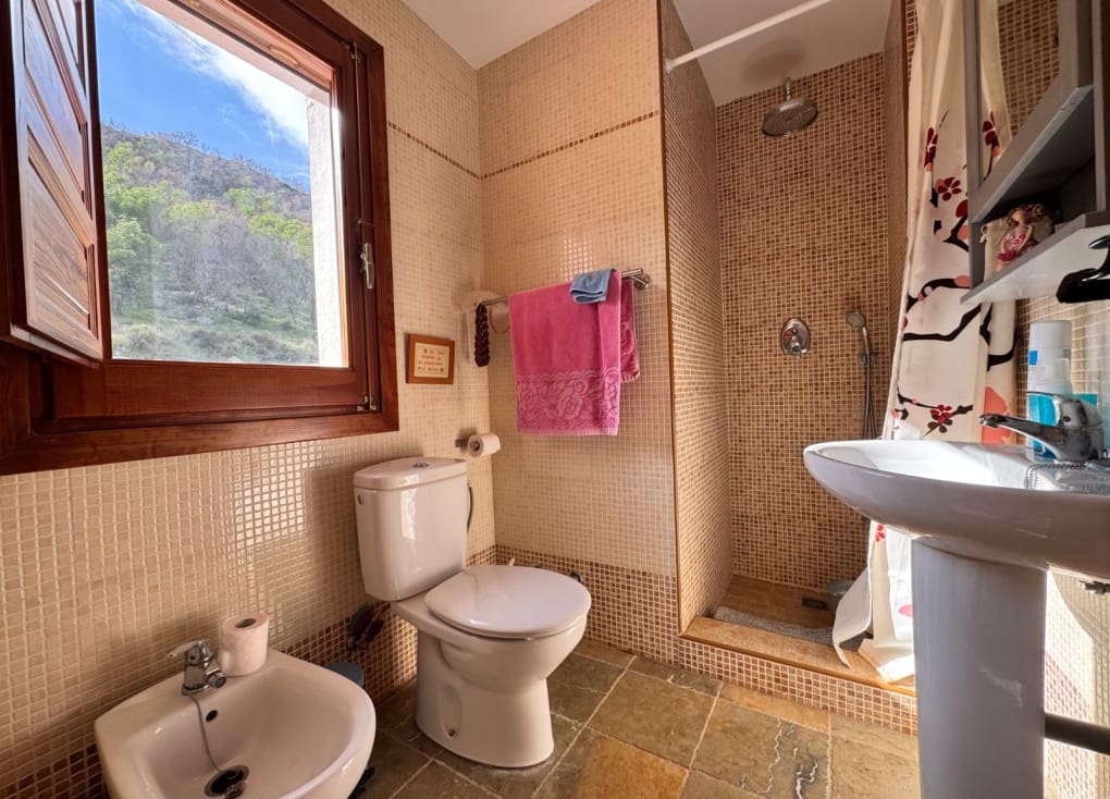 3 sypialnia Finka/Dom wiejski na sprzedaż w Ojos z garażem - 360 000 € (Ref: 9400210)