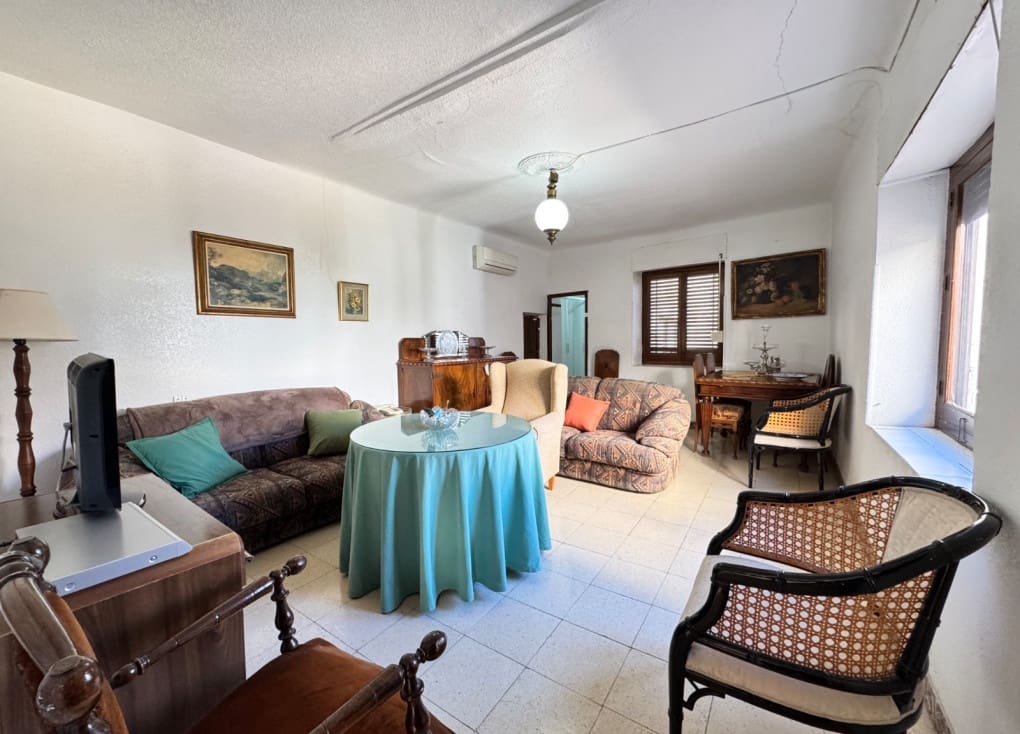 7 slaapkamer Huis te koop in Blanca - € 199.000 (Ref: 9406944)