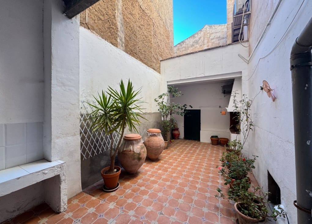 7 slaapkamer Huis te koop in Blanca - € 199.000 (Ref: 9406944)