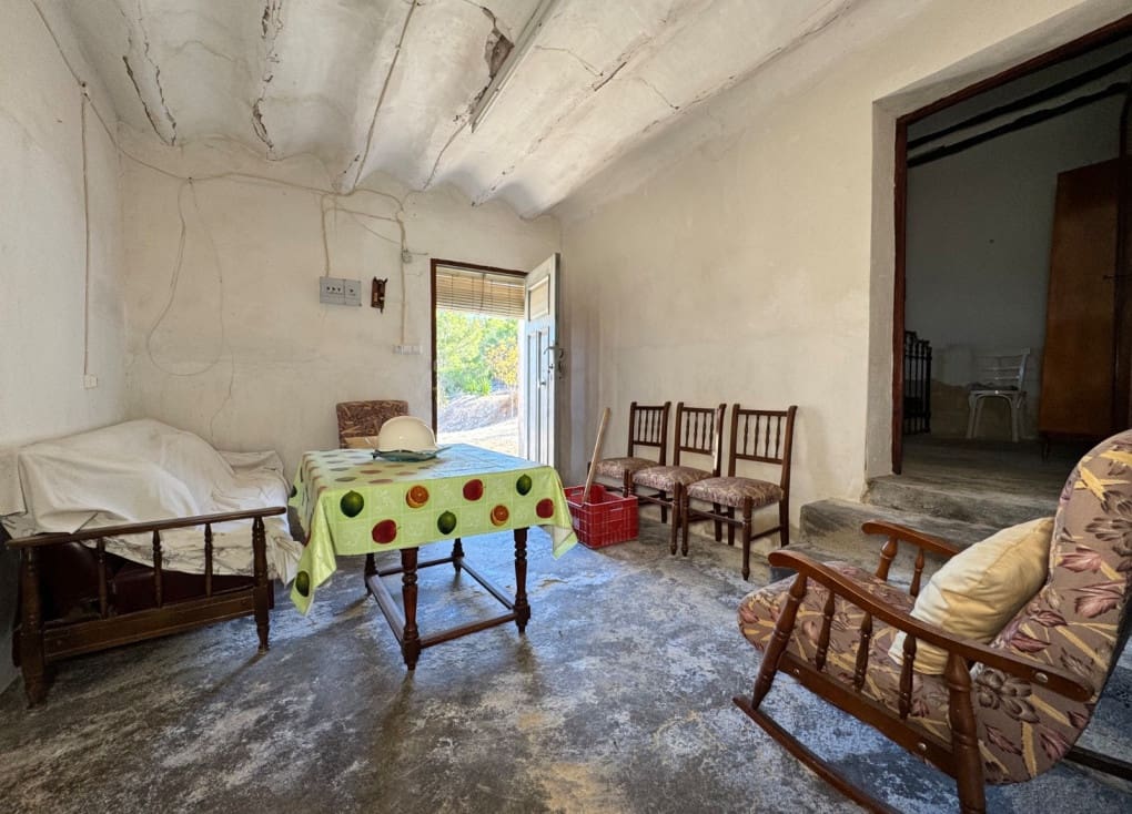 6 bedroom Finca/Country House for sale in Ricote with garage - € 110,000 (Ref: 9435159)